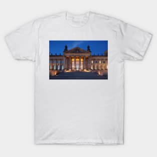 Reichstag building at dusk, Berlin, Germany T-Shirt